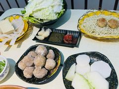 -洞庭洲·防空洞火锅·烧烤·铜锅涮肉(新百广场店)