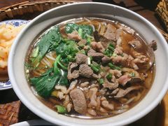 -爆炸头阿姨小四川正宗川味小吃(无任何分店)