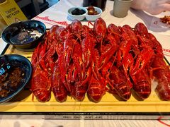-肥肥虾庄·金牌油焖大虾(汉街SKP店)