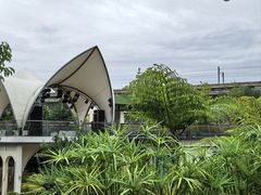 -茅草房·河畔园林火锅