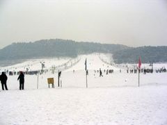 -十三陵雪世界滑雪场