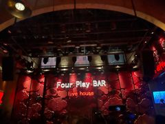 -FOUR PLAY BAR