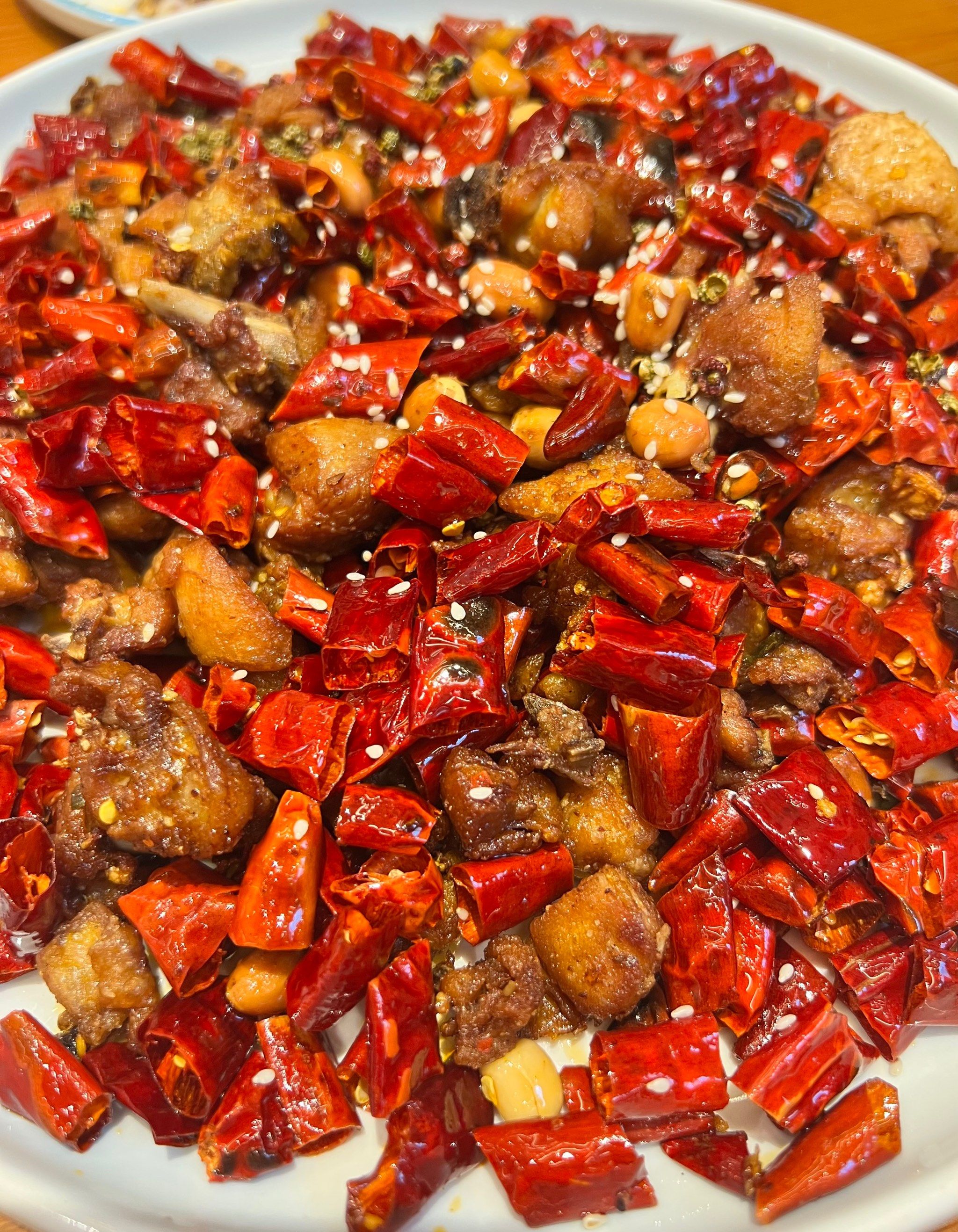 辣子鸡必点,麻麻辣辣很好吃,很入味!凉面,很好吃
