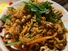 -老牌坊云南鱼豆花火锅(哈西万达店)