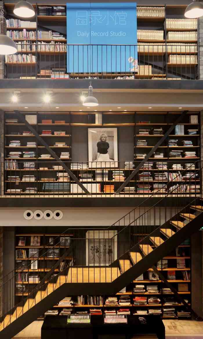 一家神秘的专业书籍私藏图书店需要预约可关注公众微信进行预约貌似仅