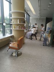 点击看大图 -摩登时代美发沙龙