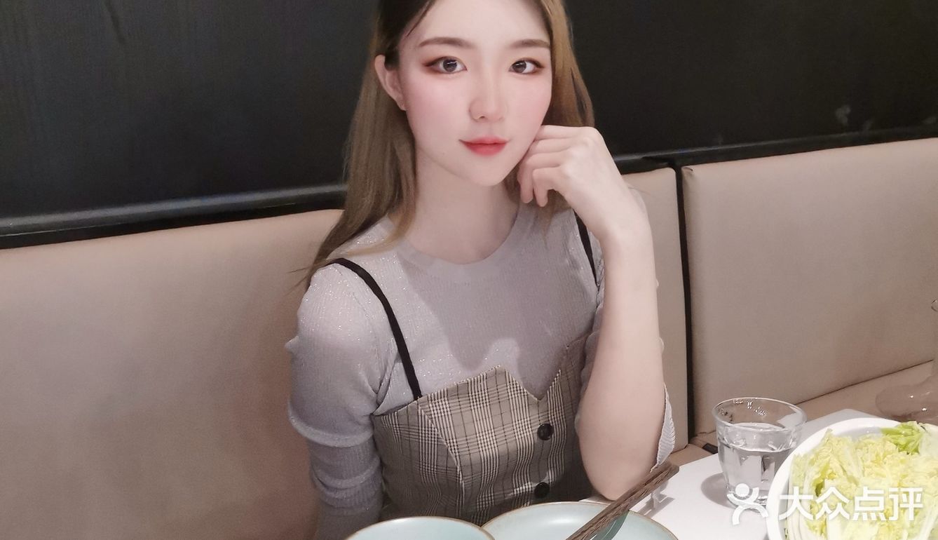 w酒店下沉广场有一家风格高级的火锅店 很适合跟闺蜜