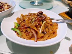 干炒牛河-汤城小厨•粤菜•靓汤(苏州街店)