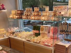 面包甜点陈列柜-好利来(宣武门店)