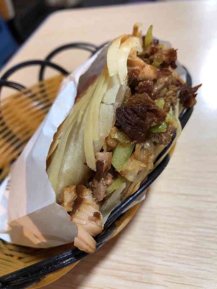 虢国绝味肉夹馍酸辣粉(万达店)-"虢国绝味肉夹馍地址就在万达金街上