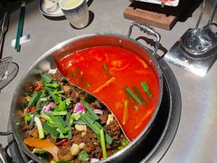 -伴山牛贵州黄牛肉火锅·苗疆非遗艺术餐厅(上海首店)