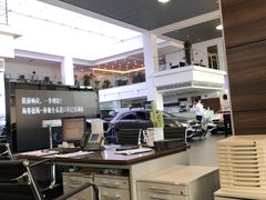 -上海星瀚奔驰4S店(红柳路店)