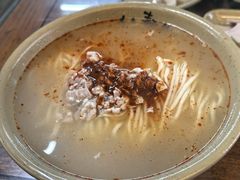 -亮亮面馆(经六路店)