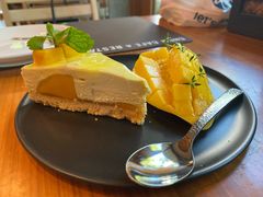 -Chom Cafe and Restaurant