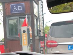 -奕欧来上海购物村停车场