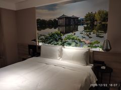-杭州西湖湖滨银泰亚朵酒店