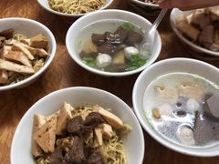 -松树干拌面店
