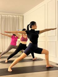 -闺蜜瑜伽·普拉提女性塑形馆