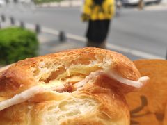 培根鸡蛋可颂-瑞幸咖啡(南海万科广场店)