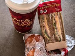 -全家便利店(愚园路六店)