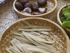 -老街烧烤大排档·地道湖北菜·龙虾馆(汉口火车站店)