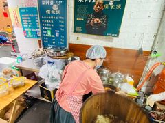 -梁阿婆廿年老牌扣肉糯米饭