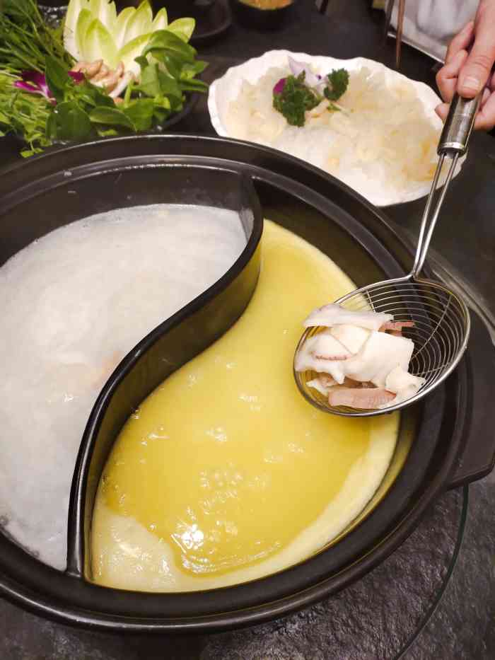 龙门养心粥火锅-"就在住的香格里拉酒店楼下,下午走了半圈大.