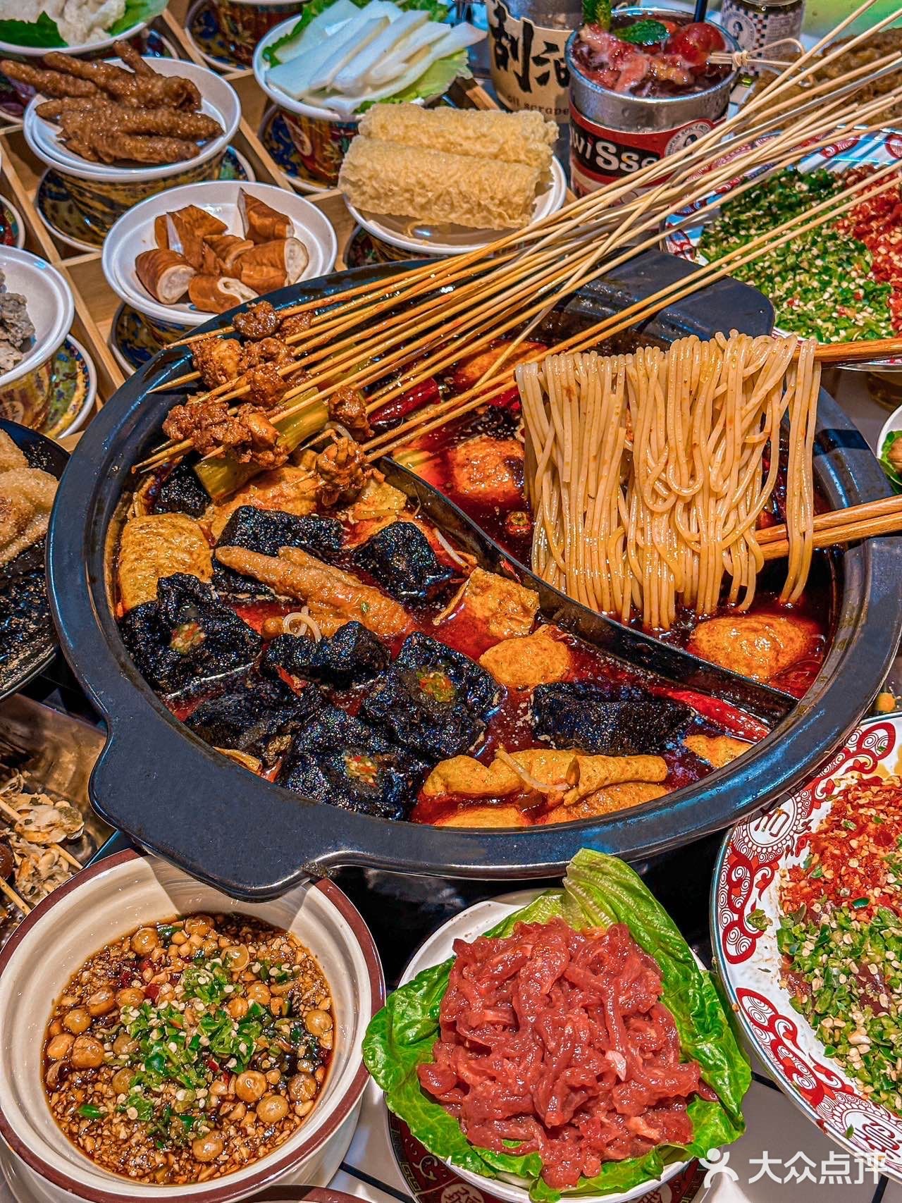 太满足了!串串爱吃什么拿什么,拿了满满一筐都不够吃!