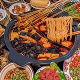 太满足了!串串爱吃什么拿什么,拿了满满一筐都不够吃!