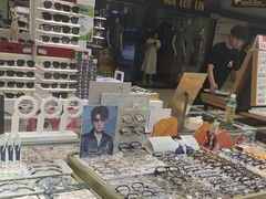 -美式眼镜·授权蔡司.依视路.尼康.豪雅.明月(人民广场店)