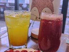 樱桃芝士蛋糕-新沙洞咖啡(泉乐坊店)