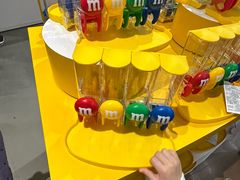 -m豆巧克力世界(上海世茂广场店)