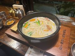 -银米·云南传统过桥米线(双廊黑金冠店)