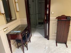 -深圳富苑皇冠假日套房酒店