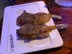 苏尼特金质烤羊排-三个蒙古大叔羊肉串(大宁店)