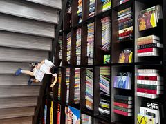 -钟书阁(松江泰晤士小镇店)