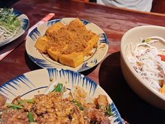 -Cuc Gach Quan Restaurant