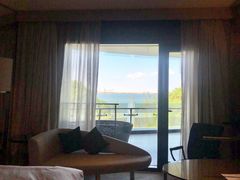 -上海滴水湖皇冠假日酒店
