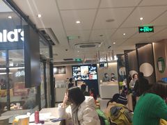 等位区-麦当劳(金桥店)