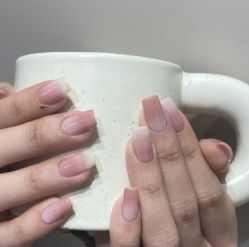-花岐款式专研健康美甲沙龙