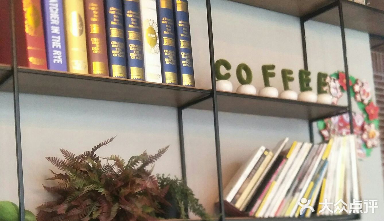 在市六人民医院后面，一条人流量不是很大的柳州路上