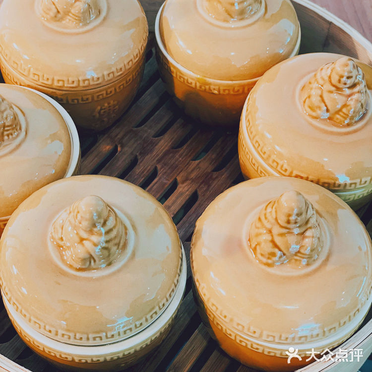 重庆解放碑69楼高空海鲜自助餐厅，美景无限、美味无穷～