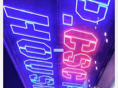 -UP嘻哈酒吧(粉巢店)