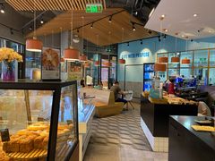 面包甜点陈列柜-Dough&Joe团憩(瑞虹天地月亮湾店)