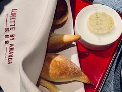 人餐前面包-弦月窗LUNETTE BY AMANDA(复兴路店)