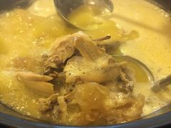 -鲜入围煮花胶鸡海鲜火锅