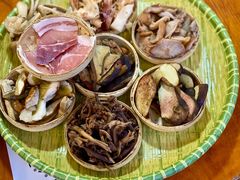 -菌海森林·非遗野生菌火锅(西山区滇池路摩根道店)