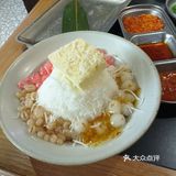 都是免费的。试问哪家烤肉店会这么多的配料给你配烤肉啊喂！