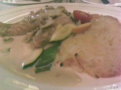 主菜：鸡肉，没啥特别-北京建国饭店杰斯汀法餐厅