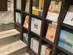 -钟书阁(群光广场店)